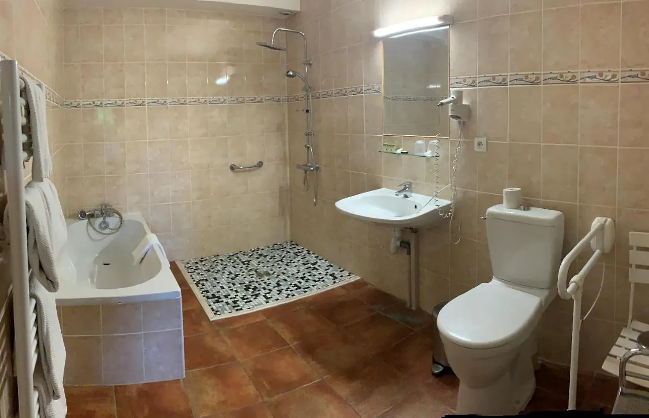 Le Petit Roche Hotel Serrieres   Serrieres (Ardeche)