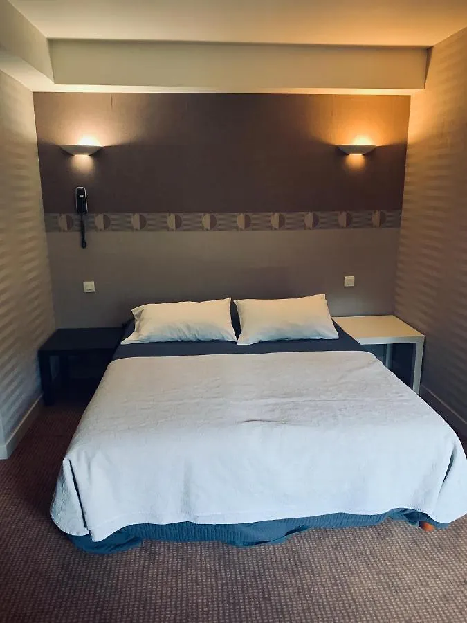 Le Petit Roche Hotel Serrieres  4*, Serrieres (Ardeche)